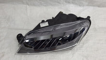 Laden Sie das Bild in den Galerie-Viewer, Frontscheinwerfer Skoda Superb III 3V1941015B Xenon Links Scheinwerfer Headlight