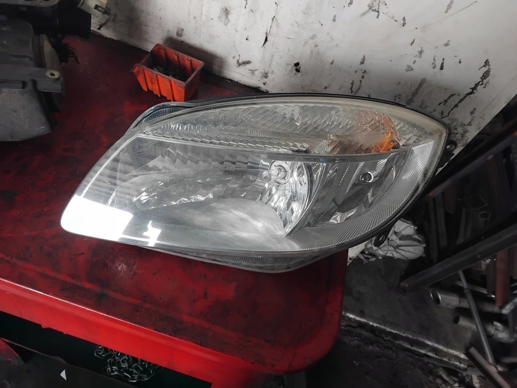 Frontscheinwerfer Skoda Fabia II Roomster Ein Satz Scheinwerfer Headlight SCH9066921918jj