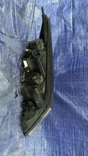 Laden Sie das Bild in den Galerie-Viewer, Frontscheinwerfer Kia Sportage Xenon Links Scheinwerfer Headlight SCH8334839237nb