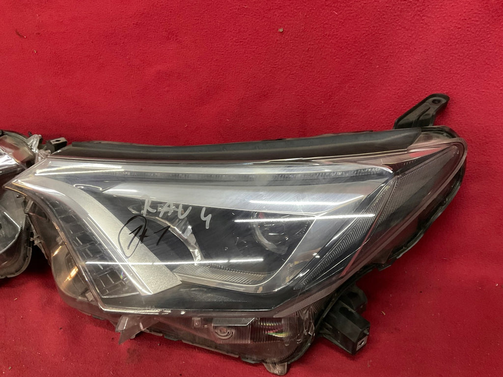 Frontscheinwerfer Toyota W3049K03 LED Ein Stück (Rechts oder Links) Headlight SCH5633545330nl