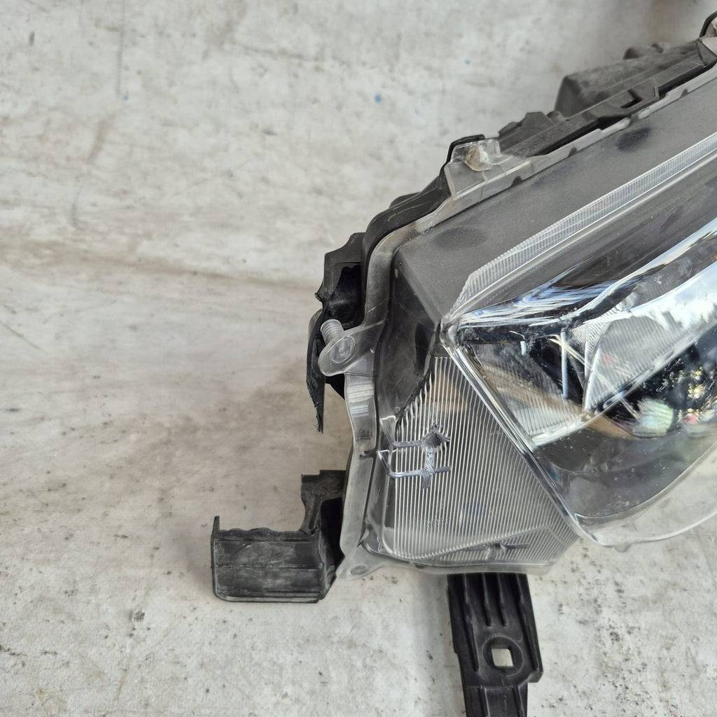 Frontscheinwerfer Toyota Hilux VIII Links Scheinwerfer Headlight SCH3669776049rp