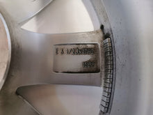 Laden Sie das Bild in den Galerie-Viewer, 1x Alufelge 17 Zoll 6.5&quot; 5x112 39ET Glanz Silber 6856041 Mini Countryman F60