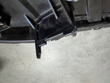 Laden Sie das Bild in den Galerie-Viewer, Frontscheinwerfer Mitsubishi Lancer VIII I Links Scheinwerfer Headlight SCH2519243686oj