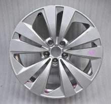 Laden Sie das Bild in den Galerie-Viewer, 1x Alufelge 19 Zoll 8.5" 5x112 20ET Glanz Silber 4M8601025 Audi Q8 4mn Rim Wheel FEL4610235486ot