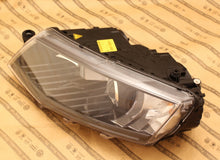Load image into Gallery viewer, Frontscheinwerfer Skoda Octavia III 5E1941015B Xenon Links Headlight SCH1374972660cx