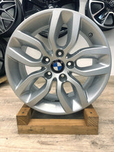 Laden Sie das Bild in den Galerie-Viewer, 1x Alufelge 17 Zoll 7.5" 5x120 32ET Glanz Silber 6787576 BMW F26 X3 F25 FEL4797262307eo