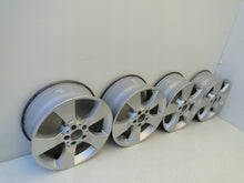 Laden Sie das Bild in den Galerie-Viewer, 4x Alufelge 17 Zoll 7.5" 5x112 47 5ET Glanz Silber A2044013602 Mercedes-Benz FEL7045439477ne