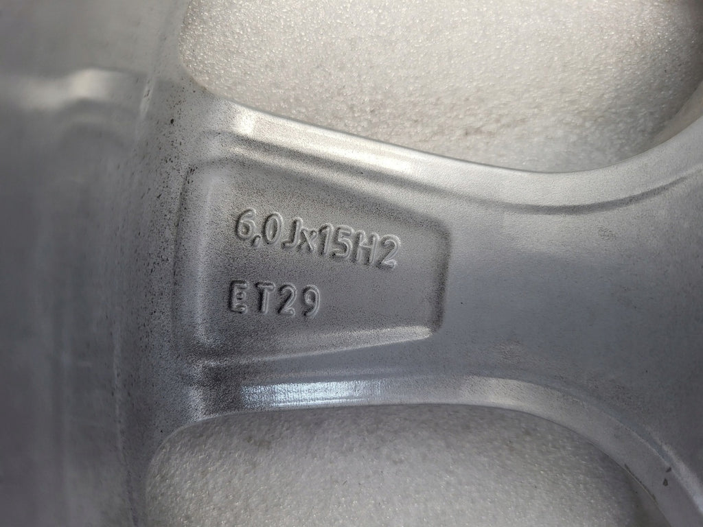 1x Alufelge 15 Zoll 6.0" 5x100 29ET Glanz Silber 8X0071495 Audi A1 Rim Wheel