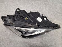 Laden Sie das Bild in den Galerie-Viewer, Frontscheinwerfer Mercedes-Benz W206 A2069068003 LED Rechts Headlight SCH4838289474ow