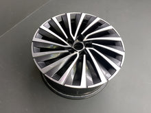 Laden Sie das Bild in den Galerie-Viewer, 1x Alufelge 18 Zoll 8.0&quot; 5x112 44ET 3P0601025F Skoda Superb Rim Wheel