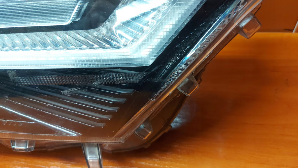Frontscheinwerfer Toyota V 25-LIFT LED Rechts Scheinwerfer Headlight SCH8011515317xi