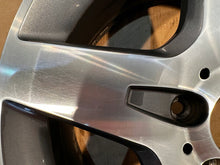 Laden Sie das Bild in den Galerie-Viewer, 1x Alufelge 18 Zoll 7.0" 5x112 46ET A1564010500 Mercedes-Benz Gla Amg Rim Wheel FEL4566003685pr