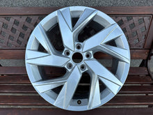 Laden Sie das Bild in den Galerie-Viewer, 1x Alufelge 18 Zoll 7.0" 5x112 43ET Glanz Silber 5NA601025AD VW Tiguan Rim Wheel FEL2598388958vu