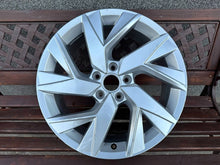 Laden Sie das Bild in den Galerie-Viewer, 1x Alufelge 18 Zoll 7.0" 5x112 43ET Glanz Silber 5NA601025AD VW Tiguan Rim Wheel FEL2598388958vu