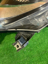 Laden Sie das Bild in den Galerie-Viewer, Frontscheinwerfer Toyota Hilux VIII CSC19509 Full LED Rechts Headlight SCH2316732304vg