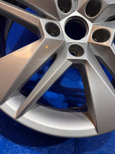 Laden Sie das Bild in den Galerie-Viewer, 1x Alufelge 17 Zoll 6.5&quot; 5x112 3V0601025BH 3V0601025BG Skoda Superb Iii