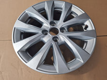 Laden Sie das Bild in den Galerie-Viewer, 1x Alufelge 16 Zoll 6.5&quot; 4x100 37ET Glanz Silber 403009968R Renault Clio 1