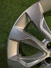 Load image into Gallery viewer, 1x Alufelge 16 Zoll 6.5" 5x98 39ET Glanz Silber 52081933 Fiat Tipo Rim Wheel FEL6738343300ti