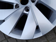 Laden Sie das Bild in den Galerie-Viewer, 1x Alufelge 17 Zoll 7.0" 5x112 51ET 5H0601025C VW Rim Wheel FEL8868345450tg