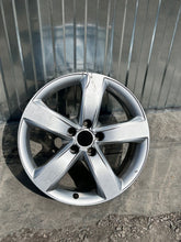 Laden Sie das Bild in den Galerie-Viewer, 1x Alufelge 18 Zoll 8.0&quot; 5x112 37ET Glanz Silber 4G0601025 Audi A6 C7 Rim Wheel