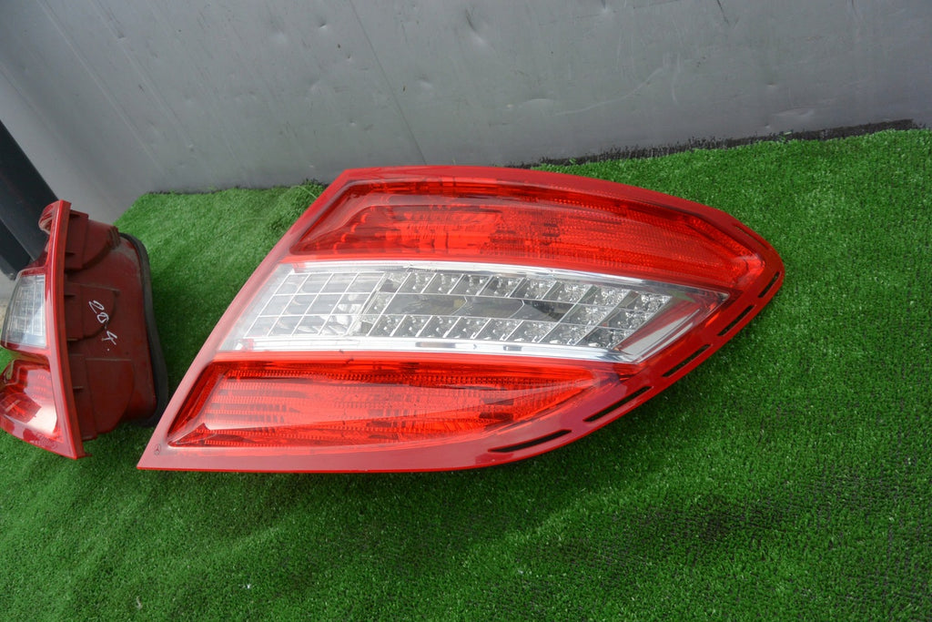 Rückleuchte Mercedes-Benz 2048202064 2048201964 Ein Stück (Rechts oder Links)