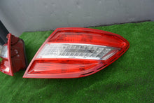 Laden Sie das Bild in den Galerie-Viewer, Rückleuchte Mercedes-Benz 2048202064 2048201964 Ein Stück (Rechts oder Links)