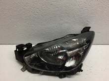 Load image into Gallery viewer, Frontscheinwerfer Mazda 2 Dj 67490F433 Ein Stück (Rechts oder Links) Headlight