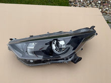 Laden Sie das Bild in den Galerie-Viewer, Frontscheinwerfer Toyota Yaris EUKO-6 LED Links Scheinwerfer Headlight SCH2178293235yn