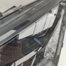 Load image into Gallery viewer, Frontscheinwerfer Skoda Enyaq IV 5LB941015G Ein Stück (Rechts oder Links)