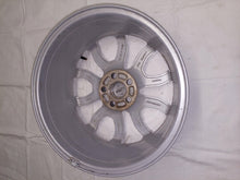 Laden Sie das Bild in den Galerie-Viewer, 1x Alufelge 17 Zoll 7.0&quot; 5x108 50ET Glanz Silber KB8M-V3810 Mazda V40 C30