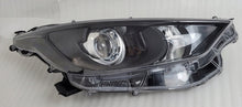 Laden Sie das Bild in den Galerie-Viewer, Frontscheinwerfer Toyota Yaris FALSE Scheinwerfer Headlight SCH3232454882pm