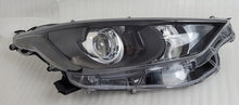 Laden Sie das Bild in den Galerie-Viewer, Frontscheinwerfer Toyota Yaris Rechts Scheinwerfer Headlight SCH3232454882pm