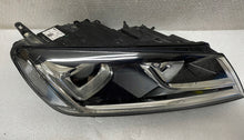 Laden Sie das Bild in den Galerie-Viewer, Frontscheinwerfer VW Touareg 7P1941034A Xenon Rechts Scheinwerfer Headlight