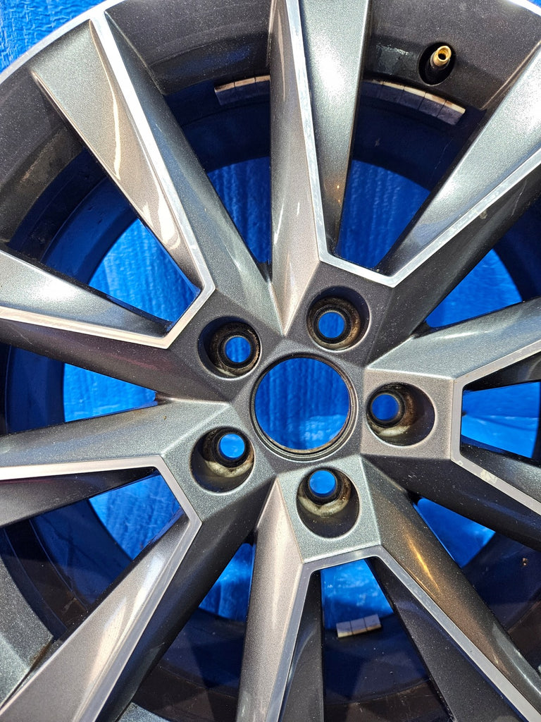 1x Alufelge 17 Zoll 7.0" 5x100 5JJ601025F Skoda Fabia Rapid Rim Wheel