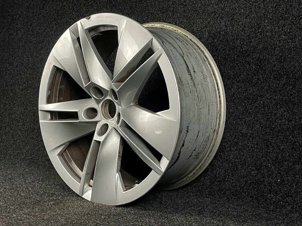 1x Alufelge 19 Zoll 8.0" 5x112 45ET Glanz Silber 5LA601025B Skoda Enyaq
