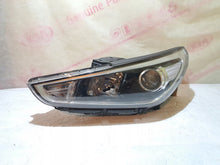 Laden Sie das Bild in den Galerie-Viewer, Frontscheinwerfer Hyundai I30 III 92101G4000 Halogen Links Headlight