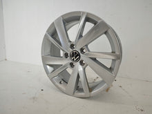 Laden Sie das Bild in den Galerie-Viewer, 1x Alufelge 17 Zoll 6.5" 5x112 46ET Glanz Silber 5H0071497 VW I Rim Wheel FEL7386683545ft