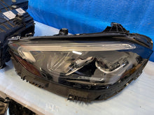 Laden Sie das Bild in den Galerie-Viewer, Frontscheinwerfer Mercedes-Benz W206 A2069067103 A2069068204 LED Ein Satz SCH1583447236on