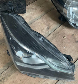 Frontscheinwerfer Toyota Yaris LED Rechts Scheinwerfer Headlight