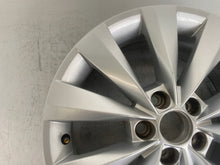 Laden Sie das Bild in den Galerie-Viewer, 1x Alufelge 16 Zoll 6.0" 5x100 38ET Glanz Silber 658601025B Skoda Kamiq FEL4582538521fr