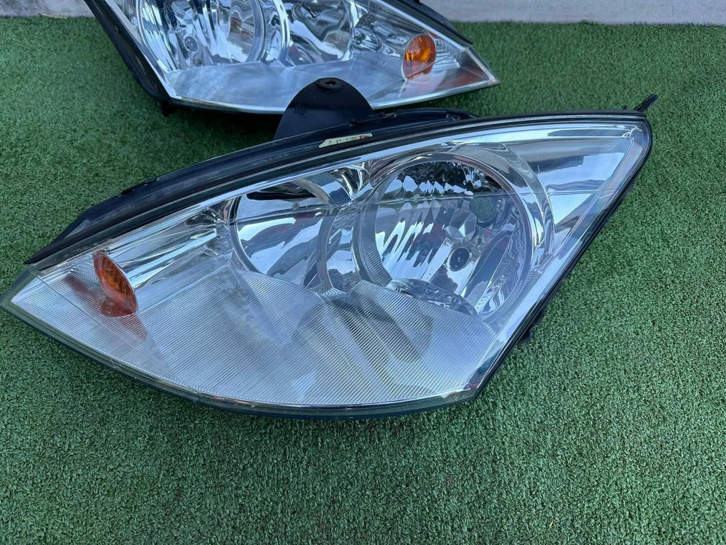 Frontscheinwerfer Ford Focus 2M51-13W029-BE 2M51-13W030-BE Ein Satz Headlight SCH4120662706dw