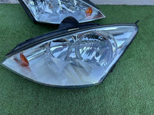 Load image into Gallery viewer, Frontscheinwerfer Ford Focus 2M51-13W029-BE 2M51-13W030-BE Ein Satz Headlight SCH4120662706dw