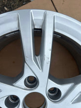 Laden Sie das Bild in den Galerie-Viewer, 1x Alufelge 17 Zoll 6.5" 5x112 43ET 8V0601025 Audi A3 Rim Wheel FEL9434898812wd