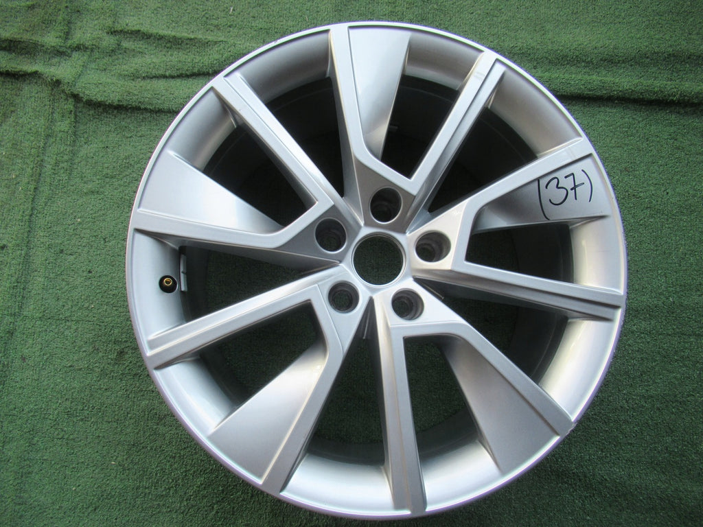 1x Alufelge 18 Zoll 8.5" 5x112 41ET Glanz Silber 3V0601025 Skoda Superb Iii