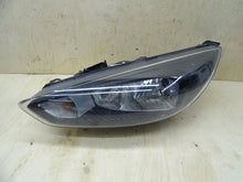 Laden Sie das Bild in den Galerie-Viewer, Frontscheinwerfer Ford Focus F1EB-13W030-EC Ein Stück (Rechts oder Links) SCH9295556904qp