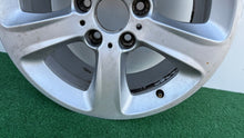 Load image into Gallery viewer, 1x Alufelge 17 Zoll 8.0" 5x120 47ET 6762300 BMW E88 E82 E87 Rim Wheel FEL6567304511cs