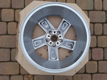 Laden Sie das Bild in den Galerie-Viewer, 1x Alufelge 17 Zoll 6.5" 5x112 39ET 2GM601025A VW T-Cross Rim Wheel FEL5355620808nq