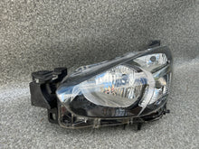 Laden Sie das Bild in den Galerie-Viewer, Frontscheinwerfer Mazda 2 Dj DB5J-51040 Links Scheinwerfer Headlight SCH2128649338ra