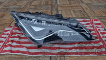 Laden Sie das Bild in den Galerie-Viewer, Frontscheinwerfer Seat Leon 5F1941774A Rechts Scheinwerfer Headlight SCH9272879893lx
