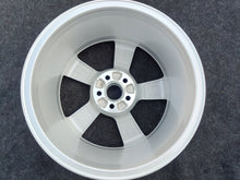 Load image into Gallery viewer, 1x Alufelge 16 Zoll 7.0" 5x100 46ET Glanz Silber 5JA601025A Skoda Rapid FEL9677797725eg